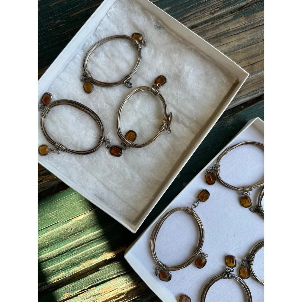 Vintage Wire Wrapped Napkin Rings Set of 8 Amber Glass Gems Silver Tone A3589